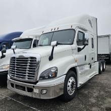 2016 Freightliner Cascadia Sleeper Cab