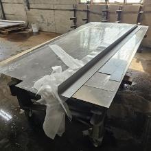 Rolling steel bench with assorted aluminum sheet