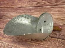 Dollydale Scale Scoop