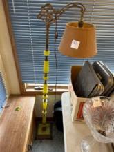 Art Deco yellow floor lamp (cracked bottom)