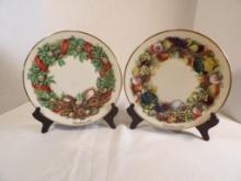 (2) LENOX COLONIAL CHRISTMAS WREATH PLATES FOR 1987 AND 1989. INCLUDES PLATE STANDS. THE 1987 PLATE