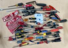 LARGE LOT OF SCREWDRIVERS