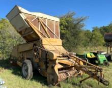 Roanoke Hustler 2000 Peanut Combine -