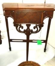 VINTAGE LAMP TABLE - PICK UP ONLY