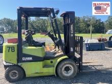 Clark CDP25 Genesis Series Diesel Fork Lift