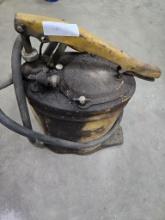 grease can with pump