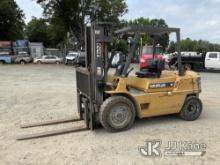(Charlotte, NC) 1999 Caterpillar GP40 Solid Tired Forklift Runs, Moves & Operates) (No LPG Tank