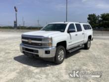 2015 Chevrolet Silverado 2500HD 4x4 Crew-Cab Pickup Truck Runs & Moves) (Windshield Chipped, Rear Se