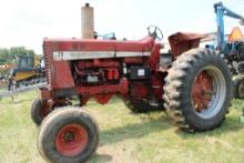 International 856 Tractor
