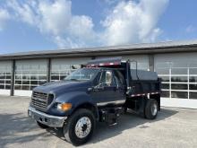 2000 Ford F-750 Dump Truck