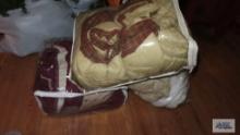 lot of assorted linens in bags