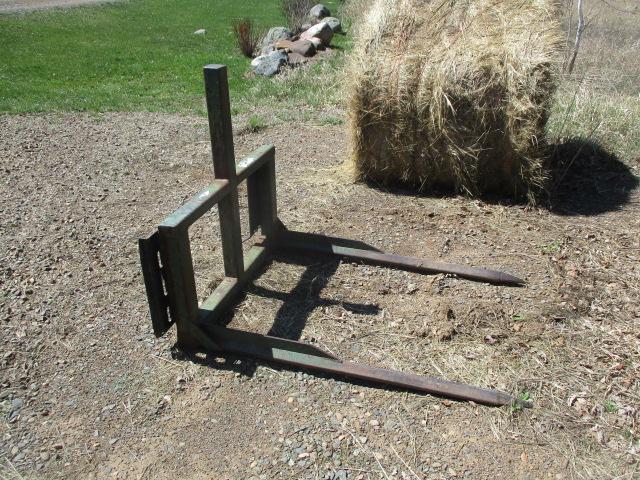 Skidsteer quick attach forks