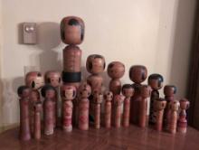 (DR) LARGE LOT OF HAND MADE JAPANESE KOKESHI WOOD DOLLS, TOTAL OF 21. SIZES RANGE FROM 23-1/4" TALL