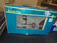 (KIT) 3-1/2" BENCH VISE, MODEL TG0001HG, APPEARS TO BE USED, WHAT YOU SEE IN THE PHOTOS IS EXACTLY