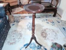 (UPOFC) VINTAGE MAHOGANY STAINED DUNCAN PHYFE PLANT STAND. IT MEASURES 10-3/4"D X 35-1/2"T.