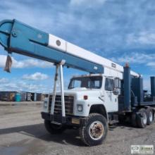 BUCKET TRUCK, 1985 INTERNATIONAL 1854, INTERNATIONAL DIESEL ENGINE, 4X4, TANDEM REAR AXLES, W/TEREX