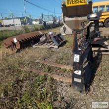 SKIDSTEER ATTACHMENT, CAT PALLET FORKS, 46IN WIDE RACK W/STEP, 48IN FORK TINES