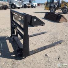 SKIDSTEER ATTACHMENT, PALLET FORKS, 46IN WIDE RACK, 48IN FORK TINES. ITEM APPEARS UNUSED