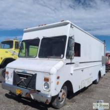 BOX VAN, 1988 CHEVROLET GRUMMAN KURBMASTER, TOOL TRUCK CONFIGURATION, 7.4L GAS ENGINE, AUTOMATIC TRA