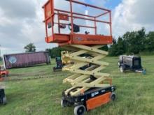2018 JLG 1932R SCISSOR LIFT SN:M200023816 electric powered, equipped with 19ft. Platform height,