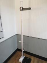 A&D MEDICAL SCALE WITH HEIGHT MEASURER